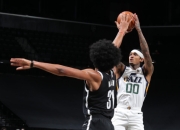 开云体育官方网站-包含爵士力克篮网B队，萨姆·米切尔统治全场的词条