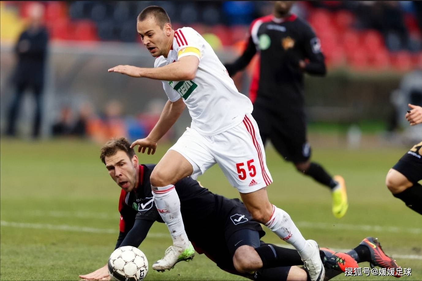 关于超级足球赛事中的关键一战引人瞩目的信息 关于超级足球赛事中的关键一战引人瞩目的信息