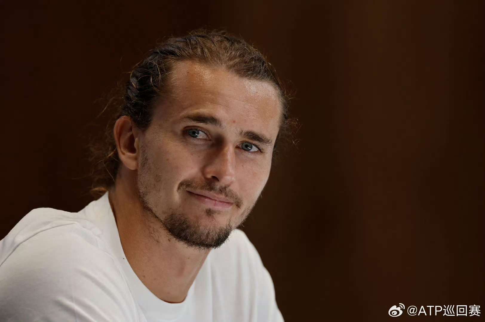 西班牙网球队爆冷意大利网球队,兹维列夫制霸全场的简单介绍 西班牙网球队爆冷意大利网球队,兹维列夫制霸全场的简单介绍