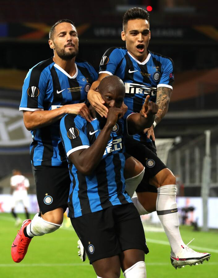 包含国际米兰翻盘塞维利亚，格列兹曼送出助攻的词条