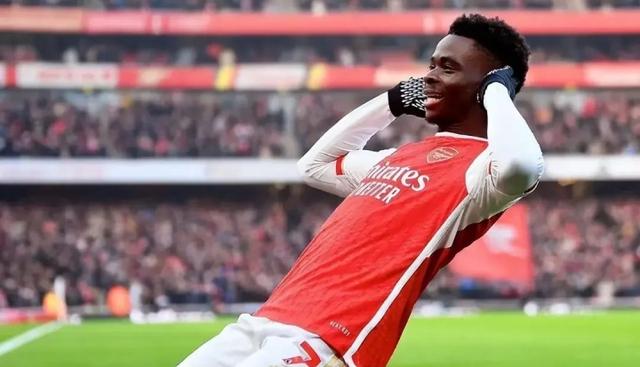 阿森纳客场惨遭曼联逆转,球队出现危机的简单介绍 阿森纳客场惨遭曼联逆转,球队出现危机的简单介绍