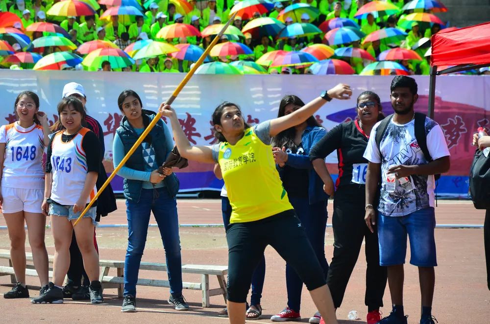 包含精华视频回放,每一场比赛共饱眼福的词条 包含精华视频回放,每一场比赛共饱眼福的词条