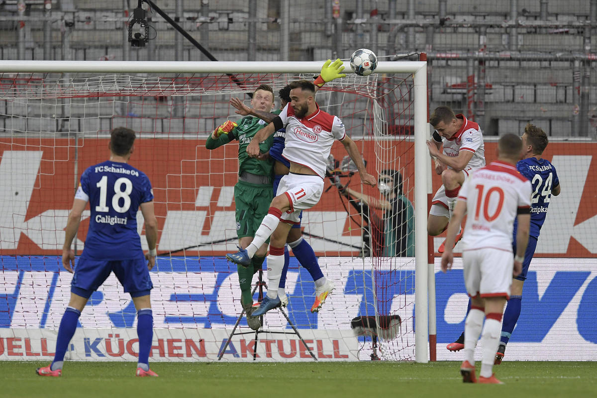 包含巴列卡诺客场被赫塔菲击败，遭遇连败的词条