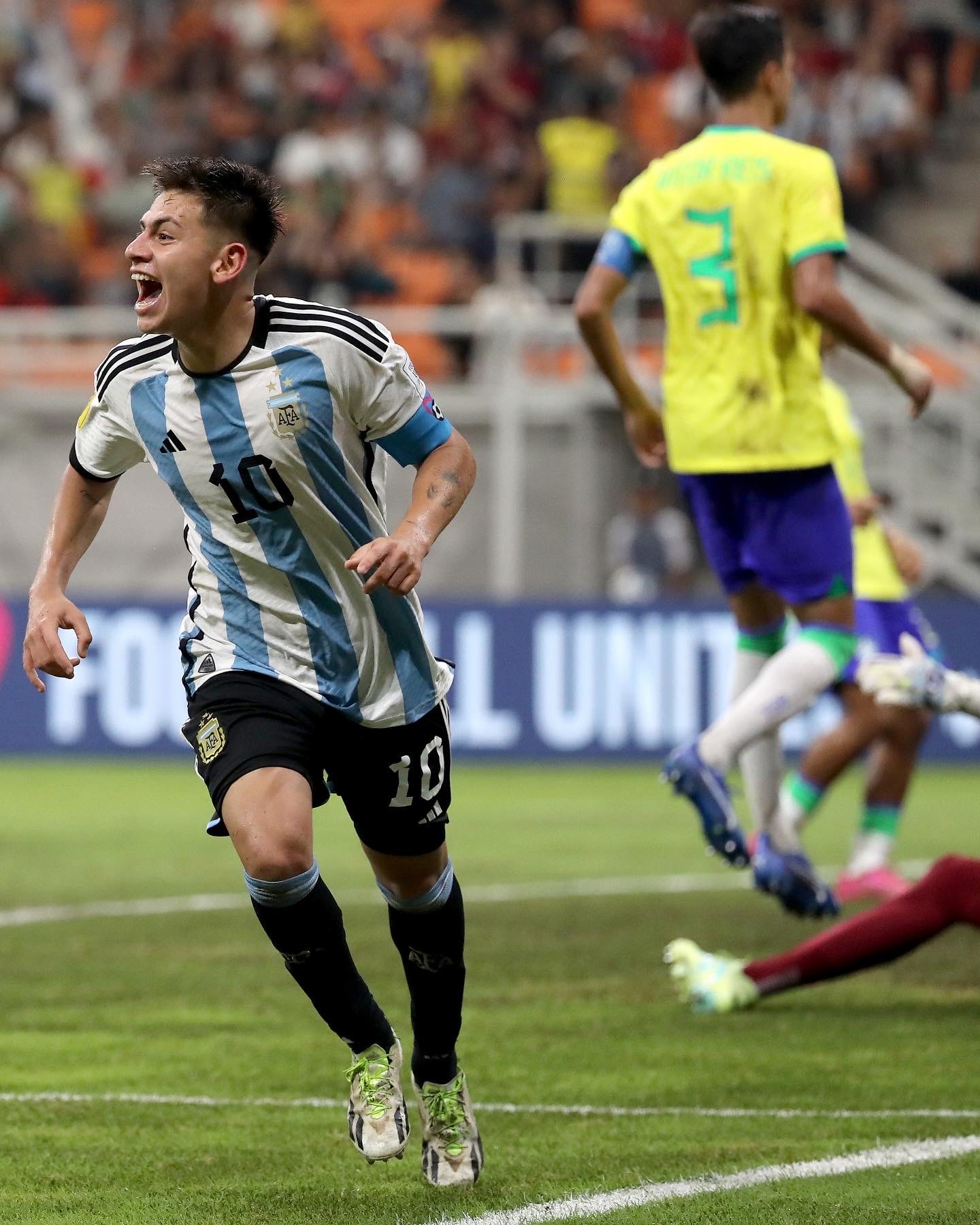 巴西男足队战胜阿根廷进入半决赛