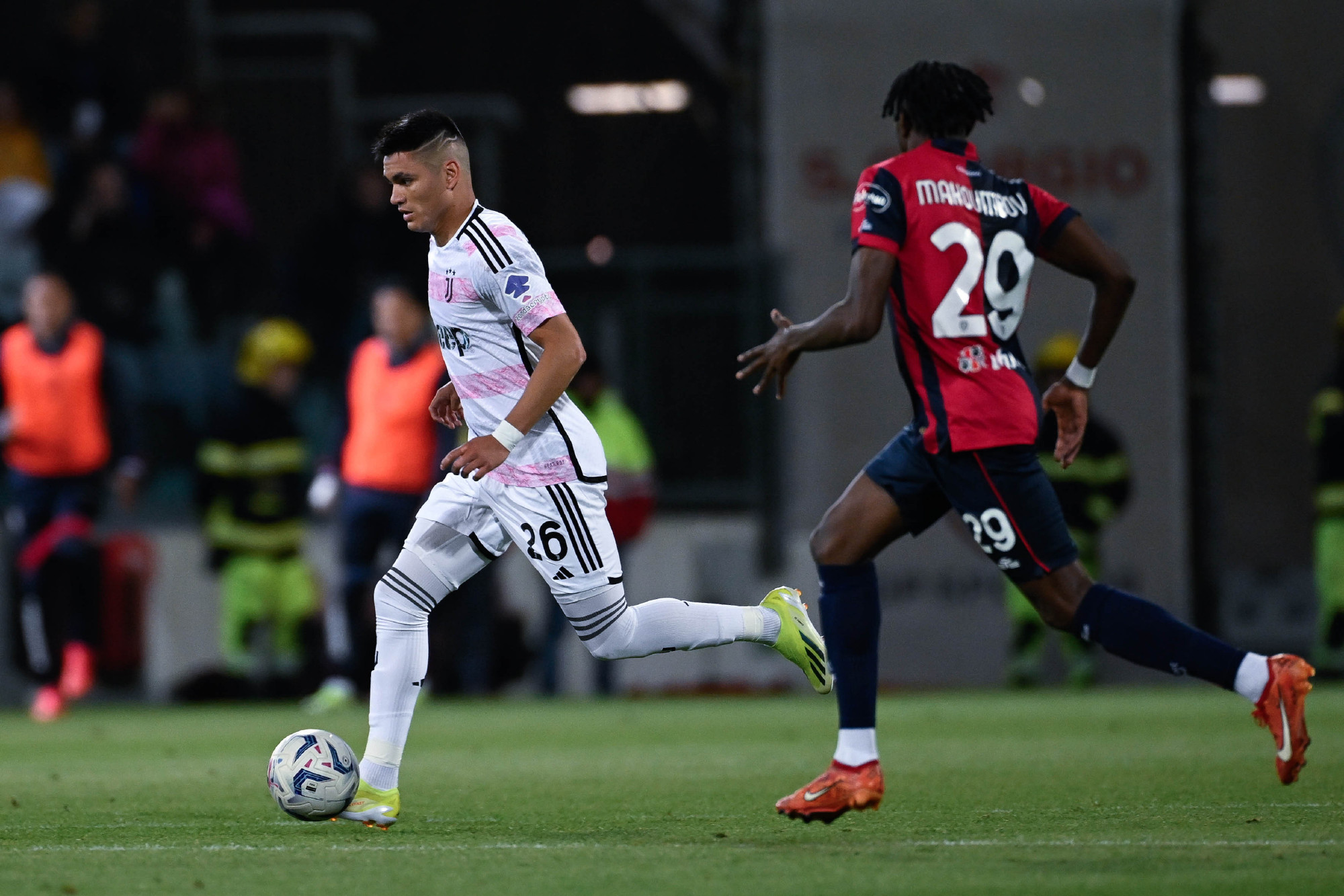 卡利亚里连战连胜,冲击榜首的简单介绍 卡利亚里连战连胜,冲击榜首的简单介绍