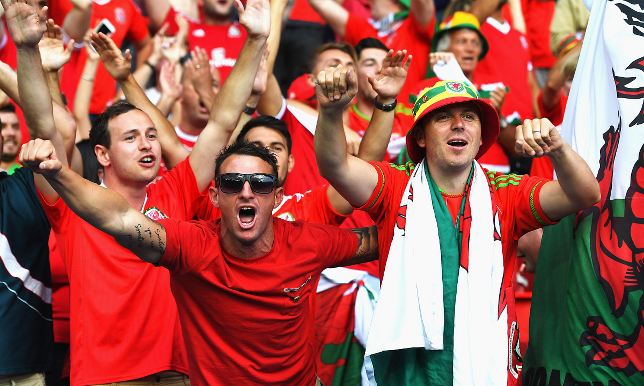 球星们的精彩表现引发广泛讨论和关注 球星们的精彩表现引发广泛讨论和关注