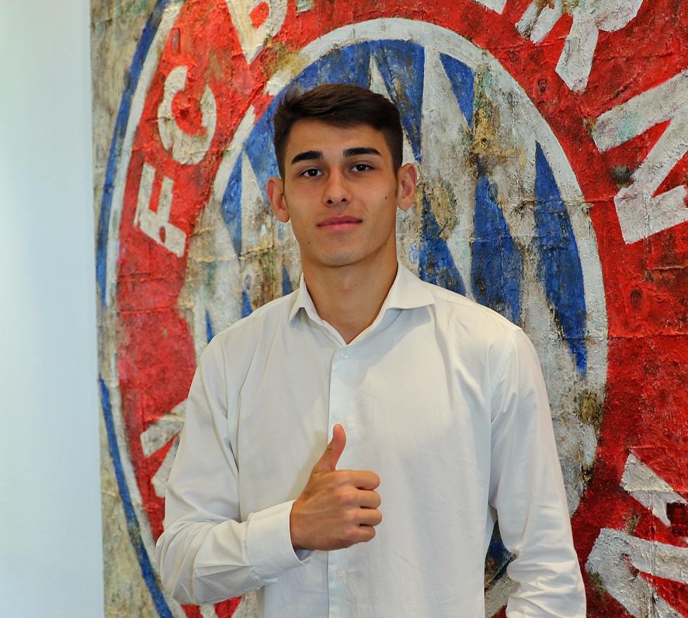 阿贾克斯高歌猛进，荷甲劲旅一路领先