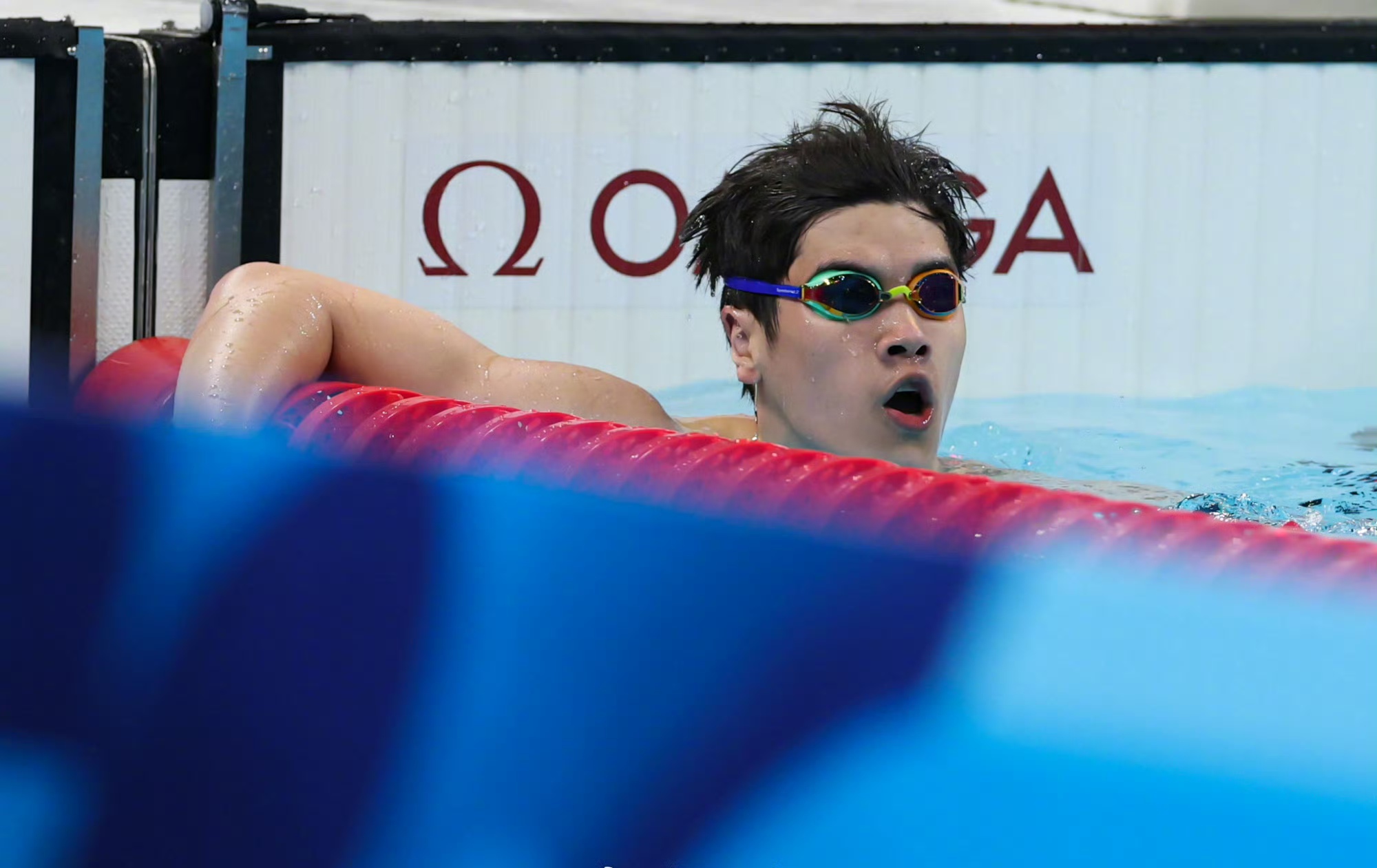 游泳决赛选手精彩表现，激动人心的简单介绍