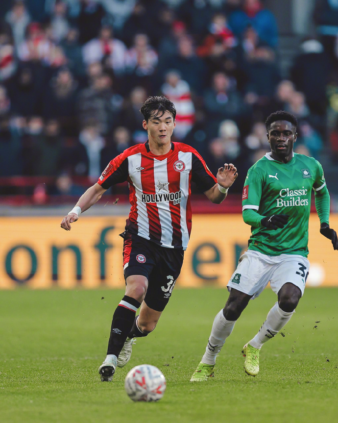 英格兰后卫因红牌遭到停赛,球队阵容受挫的简单介绍 英格兰后卫因红牌遭到停赛,球队阵容受挫的简单介绍