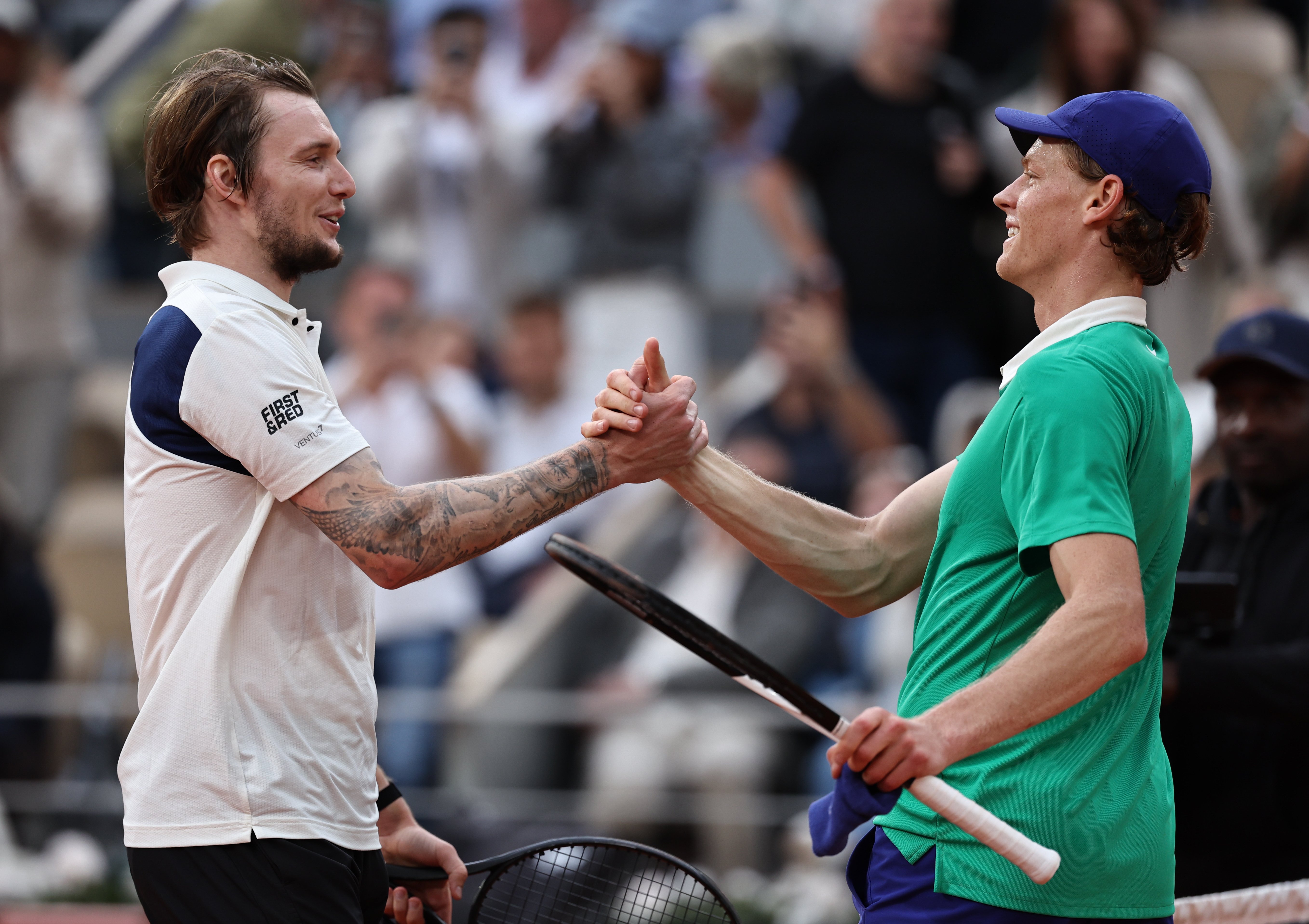 法网完胜戴维斯杯，辛纳扛起全队