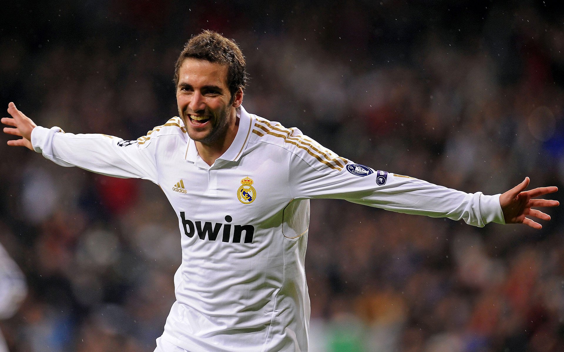 绿茵与硬木的交响，当欧冠半决赛的焦点，遇上马刺对热火的制霸传奇