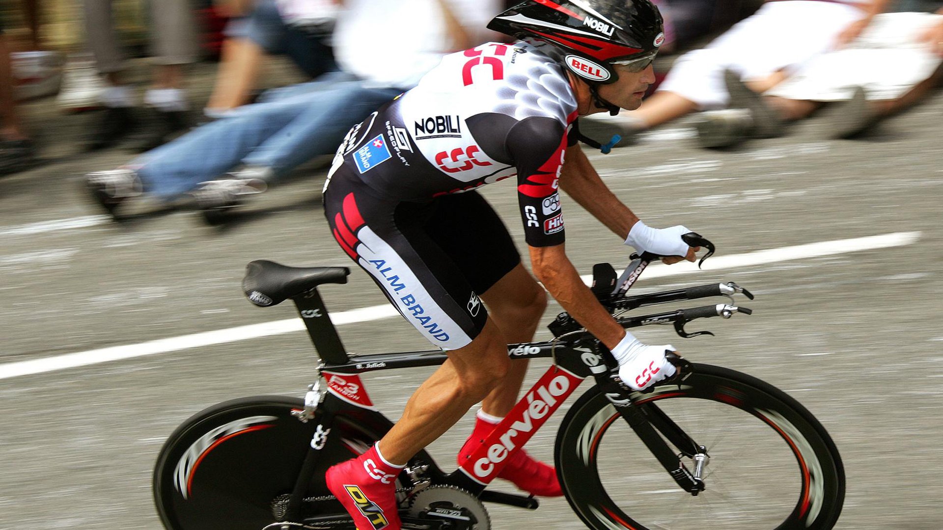 赛道与绿茵的交响，当F1争冠之夜遇见孙兴慜的关键进球